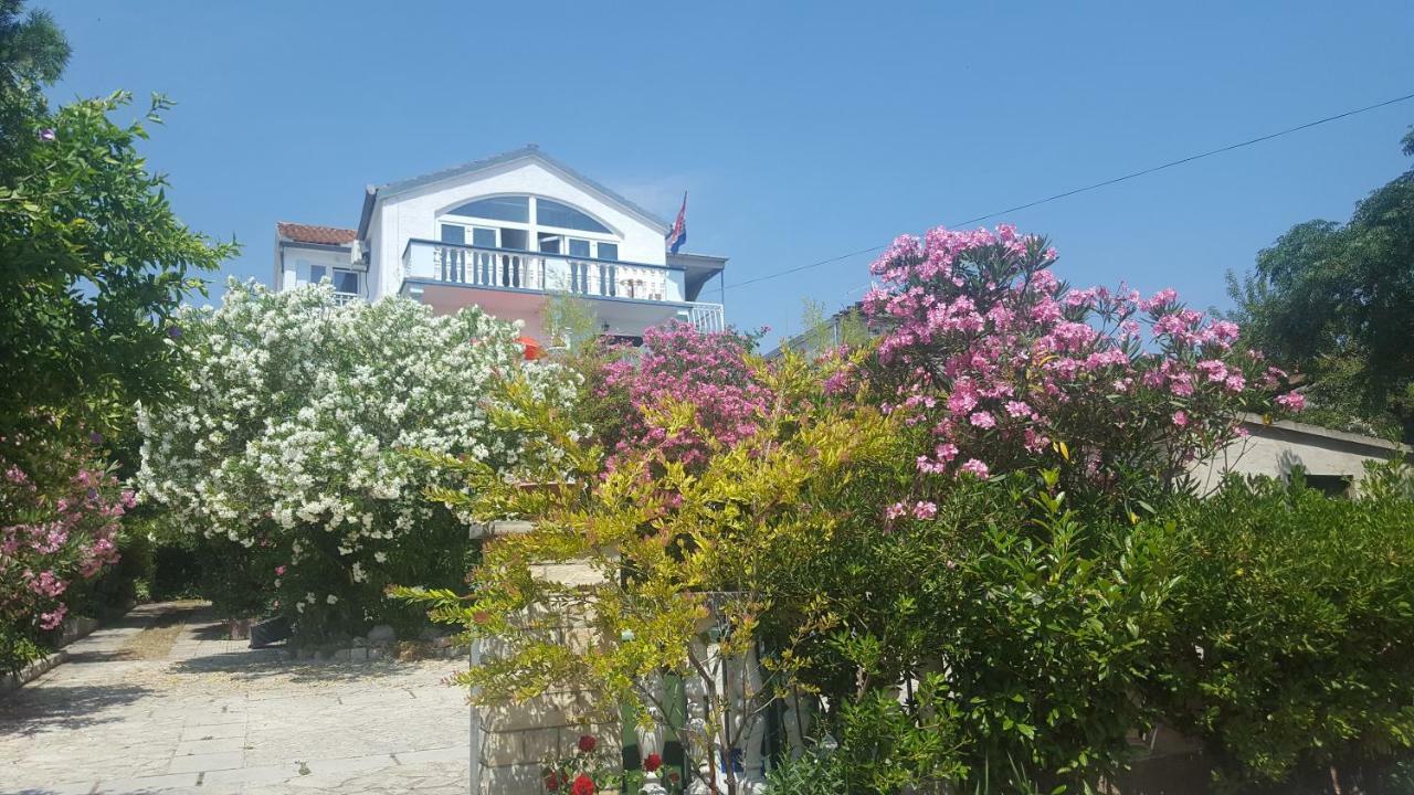 Oleander Apartment In Pakoštane Exteriör bild